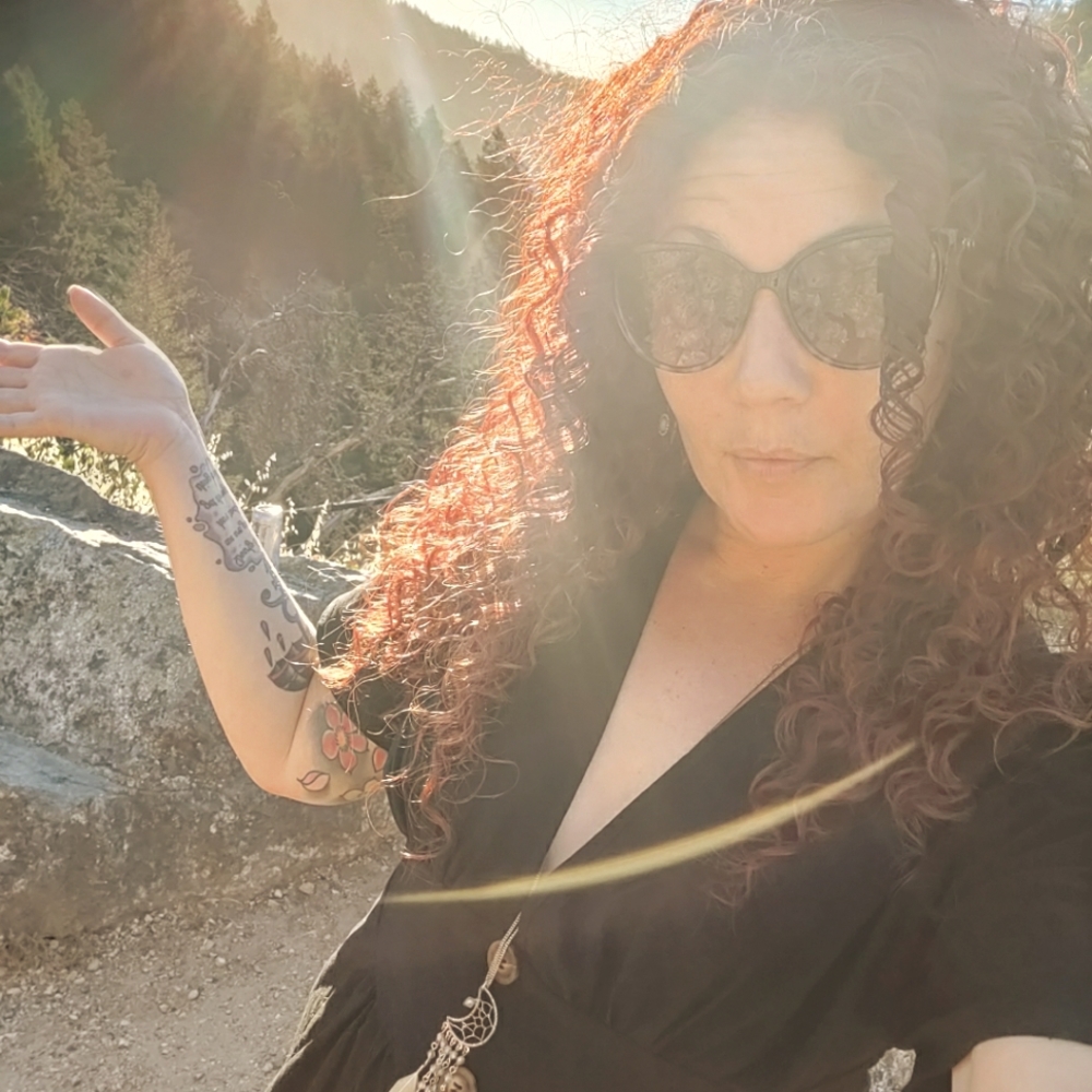 Meet your Posher, Holly